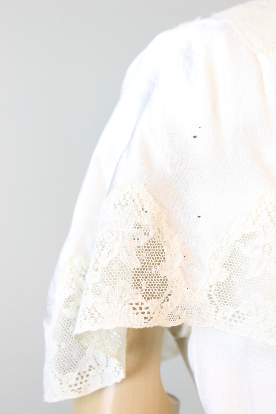 1940s IVORY rayon lace CAPE robe small | new spring summer