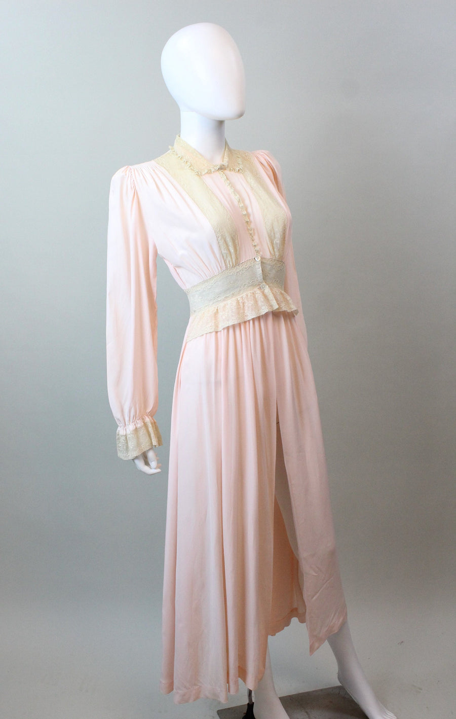 1940s DAPHNE PEACH rayon lace robe xs | new spring summer