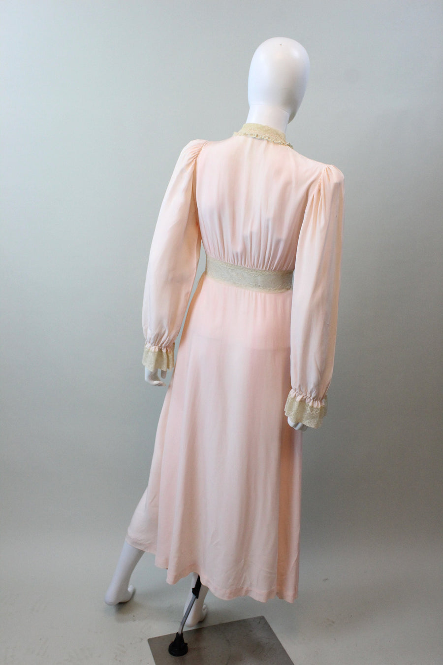 1940s DAPHNE PEACH rayon lace robe xs | new spring summer