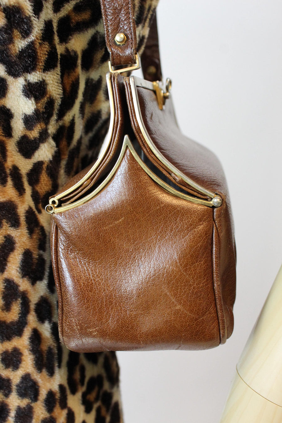 1940s POINTED ARCH leather handbag | new fall winter