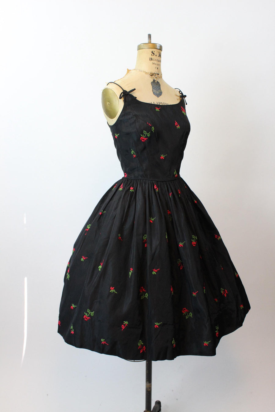 1950s EMBROIDERED flower dress xs | new fall winter