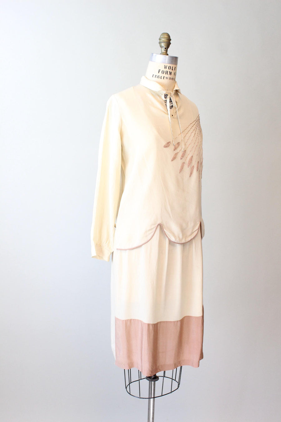 1920s SILK embroidered SCALLOPED dress small medium | new fall winter