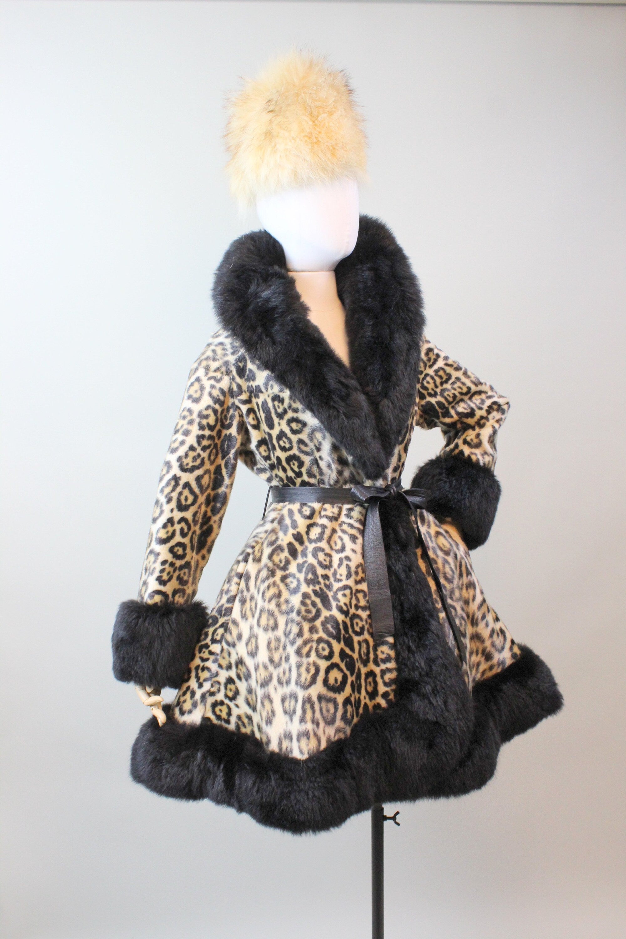 Vintage shops Leopard fur coat